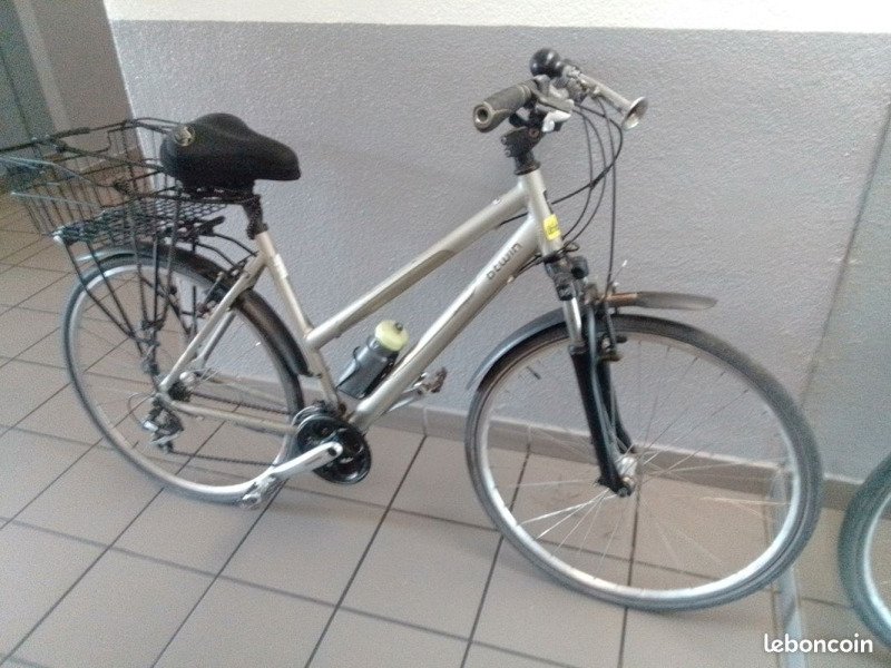 Velo tous chemins VTC DECATHLON BTWIN RIVERSIDE image