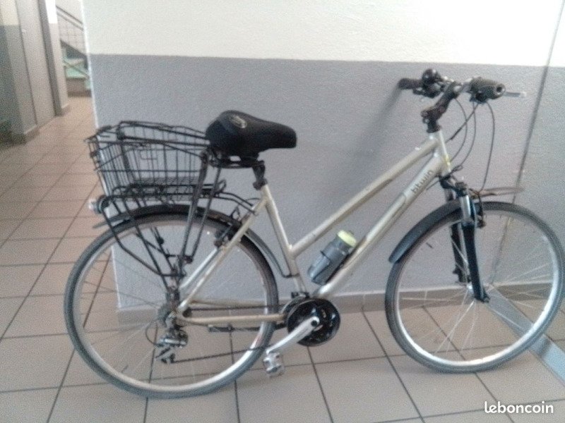 Velo tous chemins VTC DECATHLON BTWIN RIVERSIDE image