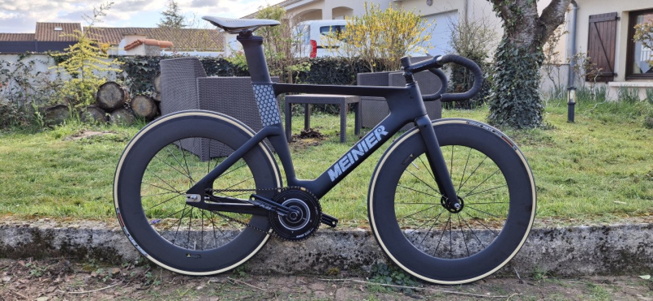 Vélo de piste carbone compétition image