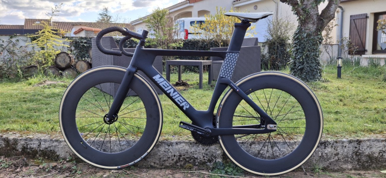 Vélo de piste carbone compétition image