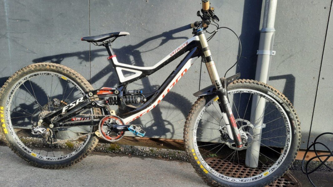 Specialized DH image